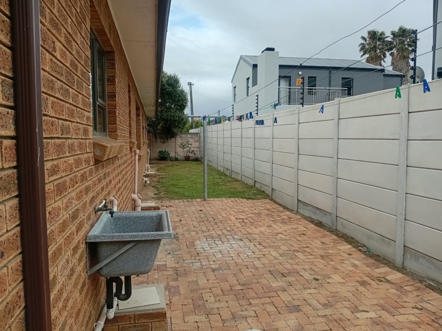To Let 4 Bedroom Property for Rent in Twin Palms Western Cape